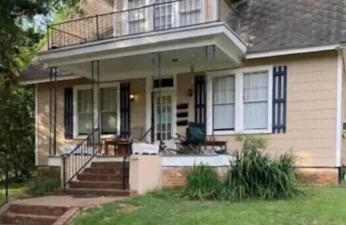 Vicksburg Apartamento | Lovely Upstairs 3 Bedroom Apartment