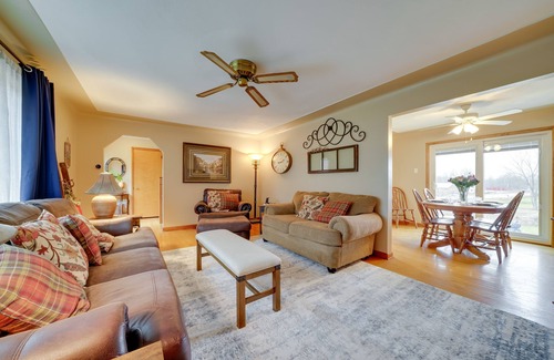 Bakerstown Casa | Lovely Valencia Home w/ Yard & Private Pool!