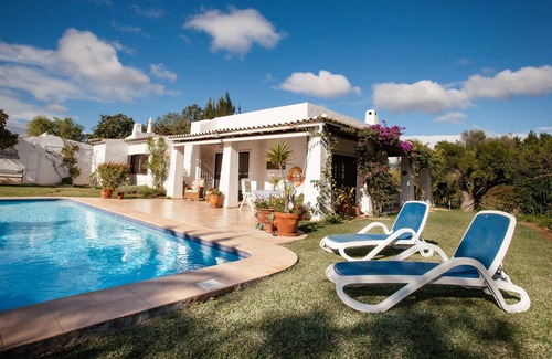 Portimao Casa | Encantadora villa para max. 6 personas con hermoso jardín y piscina privada.