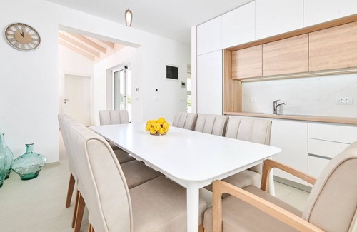 Fiorini Villa | Villa Leon / Modern Villa Leon in Western Istria