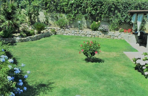 Costa Rei Villa | Villa con jardín, relax y encantadora vista al mar a pocos pasos de la playa.