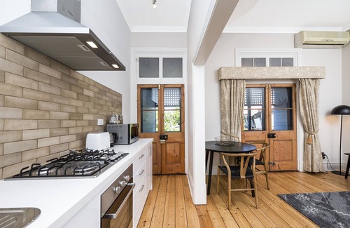 South Fremantle Apartamento | Lovely warm and bright private apartment located in the heart of South Fremantle