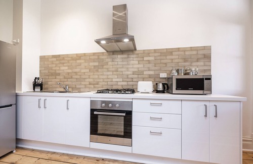 South Fremantle Apartamento | Lovely warm and bright private apartment located in the heart of South Fremantle
