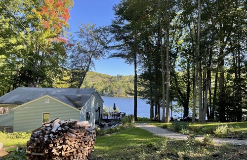Camden Casa | Lovely Waterfront Cottage, Dog friendly, 4 miles from Town and Ocean