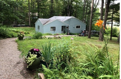 Camden Casa | Lovely Waterfront Cottage, Dog friendly, 4 miles from Town and Ocean