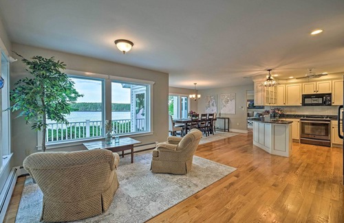 Owls Head Casa | Lovely Waterfront Owls Head Home w/ Own Beach