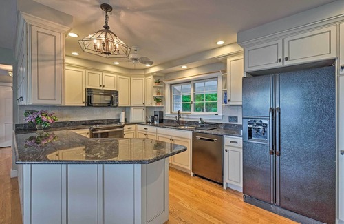 Owls Head Casa | Lovely Waterfront Owls Head Home w/ Own Beach