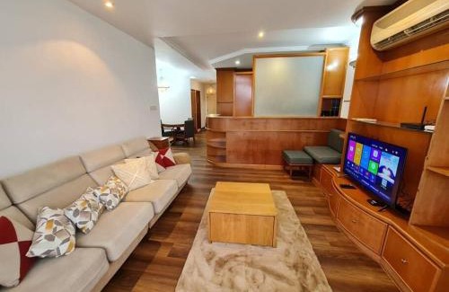 Kampung Surabaya Apartamento | Lovely Waterfront Riverbank Suite with Pool A2