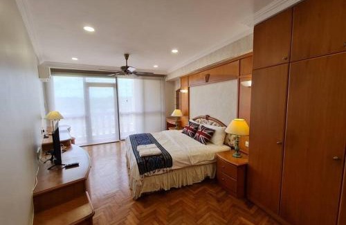 Kampung Surabaya Apartamento | Lovely Waterfront Riverbank Suite with Pool