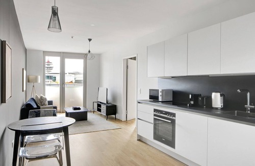 Favoriten Apartamento | Lovely Wieden 1BR w/ Balcony, Gym, Elevator, walk to U-Bahn, by Blueground