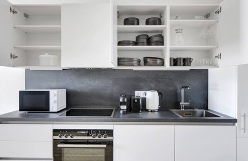 Favoriten Apartamento | Lovely Wieden 1BR w/ Balcony, Gym, Elevator, walk to U-Bahn, by Blueground