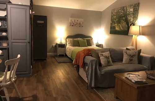 Sandy Lane Cabina | Lovely Wooden Lodge, preciosas vistas sobre un huerto, asientos al aire libre,