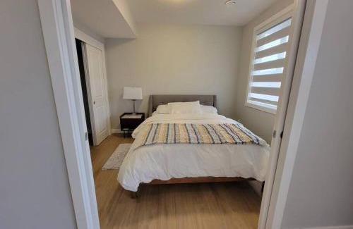 Northwest Calgary Apartamento | Lovelyn's hub 2