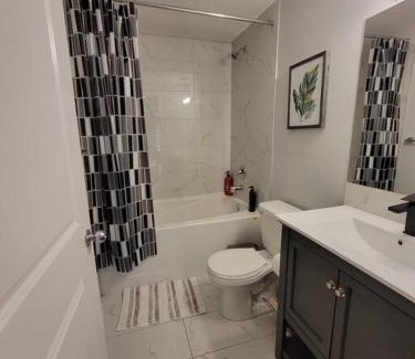 Northwest Calgary Apartamento | Lovelyn's hub 2