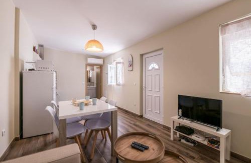 Cavacos Apartamento | LovelyStay - Sweet Escape II - Backyard