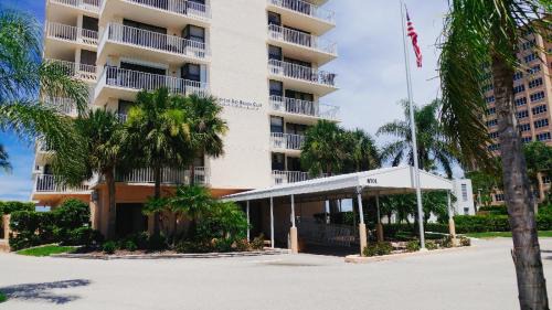 Fort Myers Beach Apartamento | Lover's Key Beach Club by Check-In Vacation Rentals