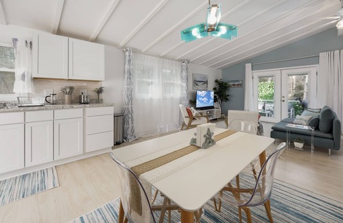Colonial Beach Casa | Lovers' Lake View Oasis . Hot Tub, Wineries, Beach