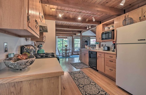 Lovettsville Cabaña | Lovettsville Cottage in Heart of Wine Country