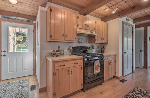 Lovettsville Cabaña | Lovettsville Cottage in Heart of Wine Country