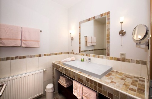 Haundorf Apartamento | Apartamento de diseño encantador Wildrose **** (60 m²) con balcón para hasta 4 personas - vacaciones en la granja