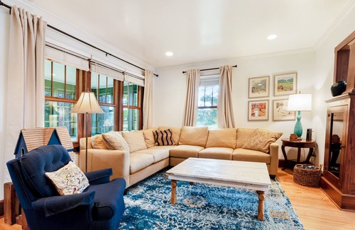 Presque Isle Casa | ¡Casa histórica restaurada con amor en 160 acres con sala de juegos y muelle!