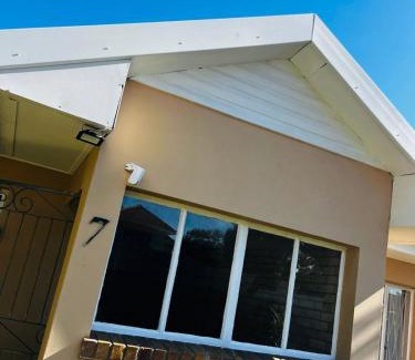 Port Elizabeth Apartamento | Low budget Cottage- Gqeberha (no loadshedding)