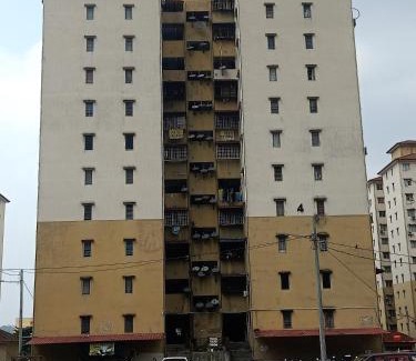 Batu Casa | Low Budget Economy SingleBed Bedroom in Aman Puri, Kepong