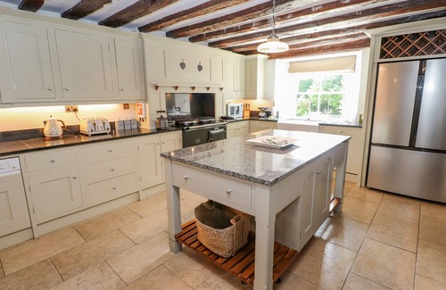 Crosthwaite Cabaña | LOW CARTMELL FOLD, pet friendly, character holiday cottage in Kendal