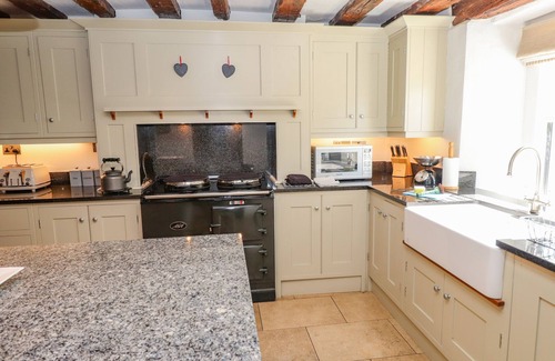 Crosthwaite Cabaña | LOW CARTMELL FOLD, pet friendly, character holiday cottage in Kendal