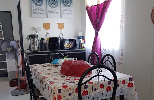Tuaran Casa | Casa de familia de bajo costo designada para vacaciones familiares