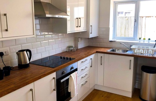Abingdon Apartamento | Low Cost, Pet Friendly 4 Bed + Parking (02)