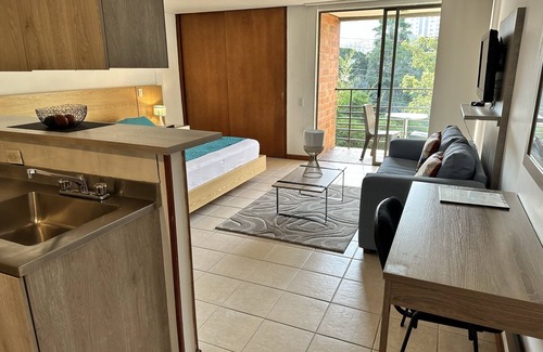 Patio Bonito Apartamento | Hermoso Apartaestudio con Balcón