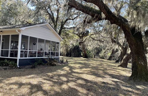 Saint Helena Island Casa | Low Country Living at its best in Coffin Point Cottage on the water