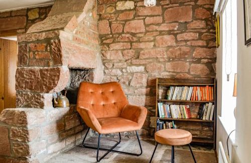 Carlisle Casa | Low Moat