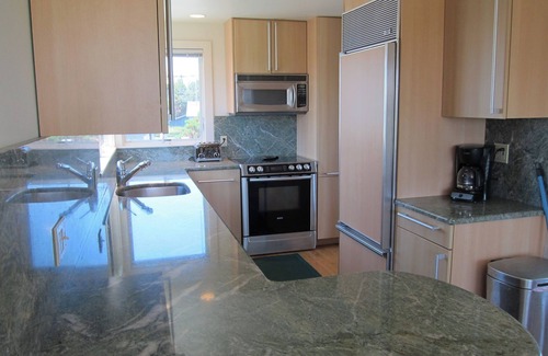 Biddeford Pool Casa | Low Tide: Oceanfront Bliss BOOK NOW & SAVE. THIS DISCOUNT WILL NOT LAST.