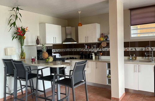 Sainte-Anne Apartamento | VILLA BAJA CON PISCINA F3. VER EN LA BAIE DU MARIN. Santa Ana