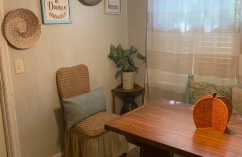 North Charleston Casa | Lowcountry Family Home in Historic Charleston neighborhood near beaches, pets!
