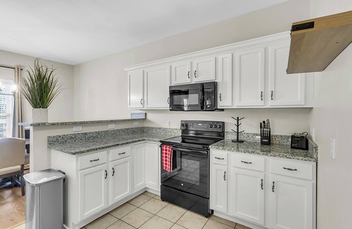 North Charleston Casa | Lowcountry Luxe: Spacious 4BR Oasis in Charleston!