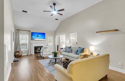 North Charleston Casa | Lowcountry Luxe Spacious 4br Oasis In Charleston