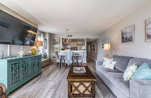 Beachwalk Condominio | Lowcountry Meets Coastal! King Bed! 2nd Floor View