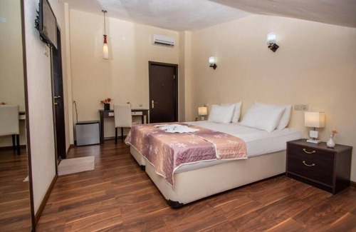 Vera Hotel | Lowell Hotel