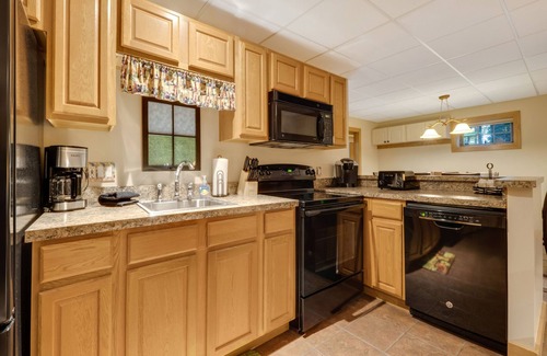 Boyne Falls Condominio | 1BR Disciples Village Condo - Cerca de Boyneland - A pie de esquí / vida nocturna!