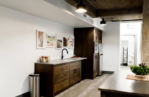 Logan Apartamento | Lower Flat Luxury Suite - 920 SQ FT - Launchpad perfecto para cualquier aventura