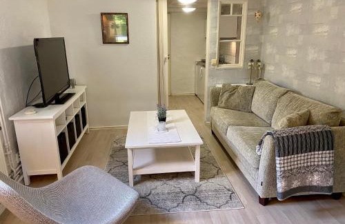Alvsjo Apartamento | Lower floor of 50 sqm in nice villa with parking