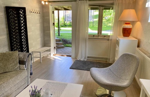 Alvsjo Apartamento | Lower floor of 50 sqm in nice villa with parking