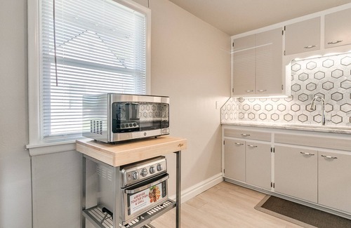 Norman Casa | Lower Level Campus Property Right Next To The Stadium!