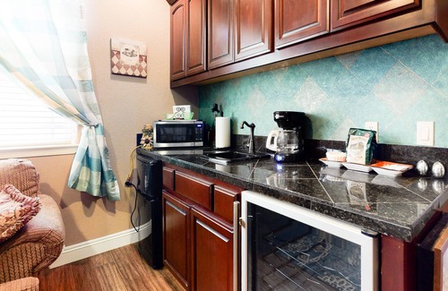 Forest Meadows Apartamento | Lower-Level Dog-Friendly Suite w/ Free WiFi & a Private Deck w/ Forest Views