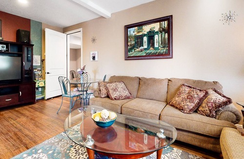 Forest Meadows Apartamento | Lower-Level Dog-Friendly Suite w/ Free WiFi & a Private Deck w/ Forest Views