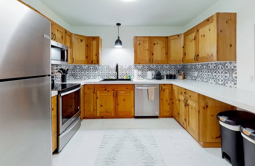 Highland Meadows Casa | Lower-level dog-friendly in-law suite with mtn views, full kitchen, washer/dryer