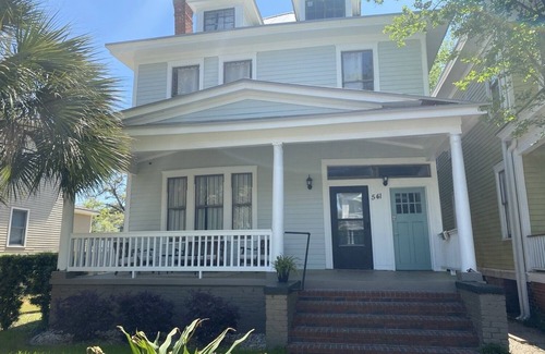 Eastside Apartamento | Lower Level Executive Rental in Victorian District